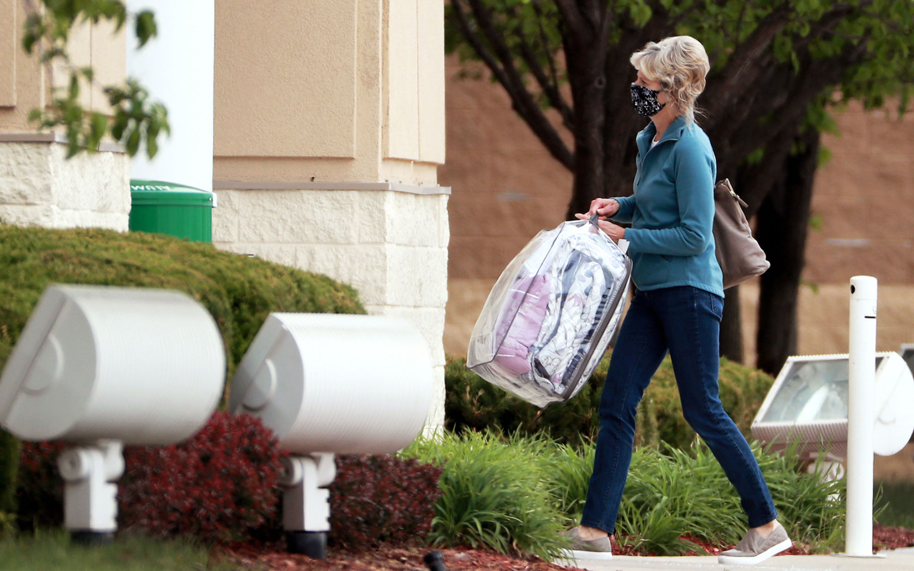 052220_ShoppingReturns003_bjs.JPG